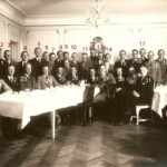 Västra Karup mönstring 1937
Nr 1 är min far Folke Lindström Glimminge f 1917. Nr 9 Helge Niklasson Karup. Nr 17 Idoff Paulsson Häljarp. Nr 19 Ture Gustafsson Karup. Nr 22 Ivar Robertsson. Nr 25 Fritiof Eliasson Slättaryd. Nr 27 Nils Karlsson Karup (Karl Bernhards).